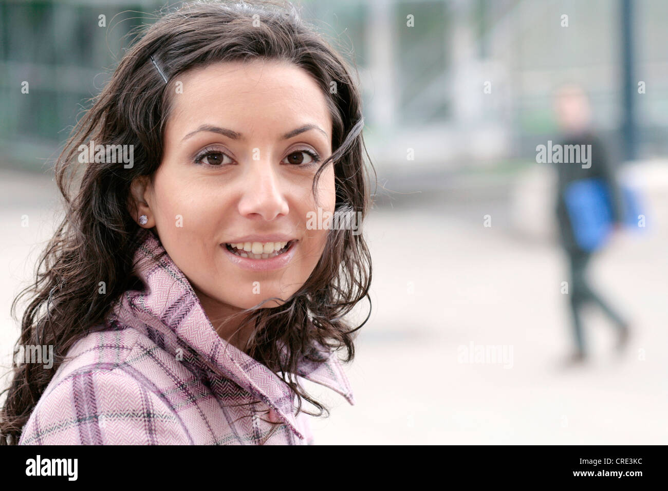 Belle jeune femme darkhaired Banque D'Images