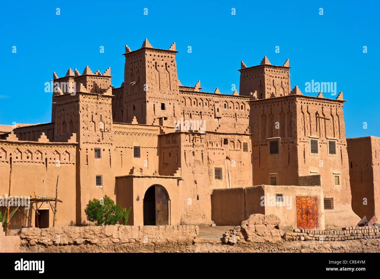Kasbah Amerhidil, boue, forteresse berbère résidentiel château, Tighremt, Skoura, vallée du Dadès, le sud du Maroc, Maroc, Afrique Banque D'Images