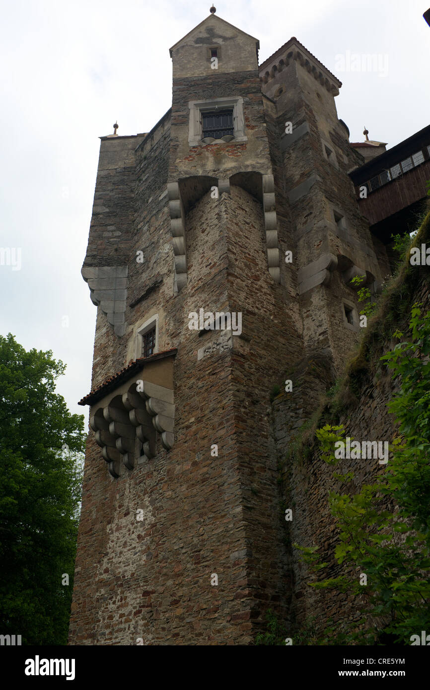 La tour du château Pernstejn, République Tchèque Banque D'Images