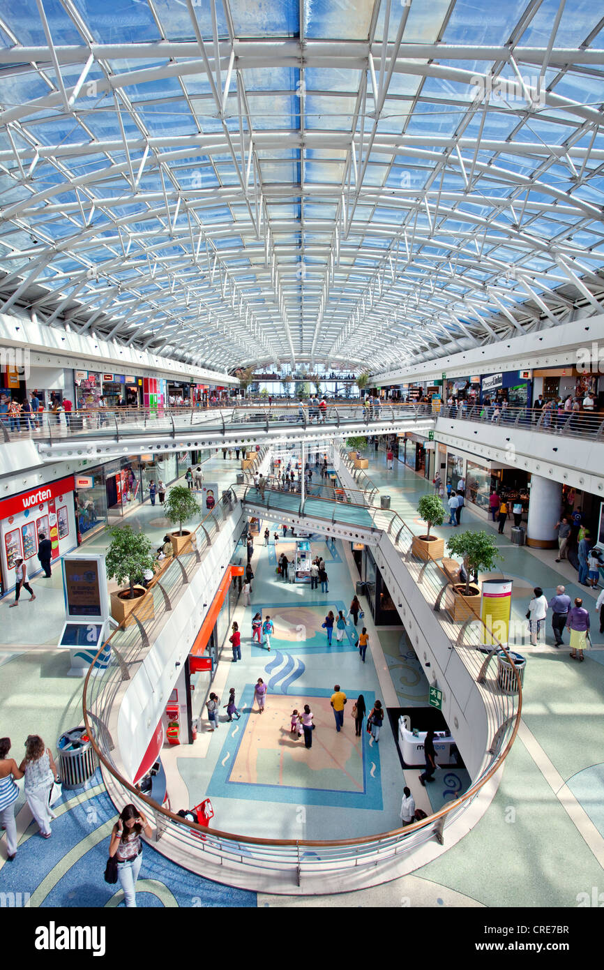 L'intérieur, centre commercial Centro Comercial Vasco da Gama, au motif de la Parque das Nacoes Banque D'Images