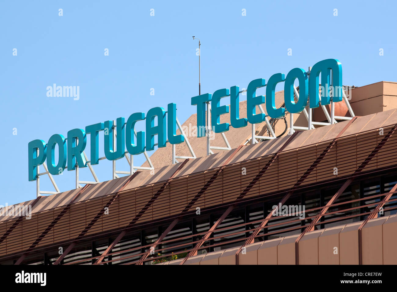 La signalisation sur le siège de l'entreprise de télécommunications portugais, Portugal Telecom, PT, à Lisbonne, Portugal, Europe Banque D'Images
