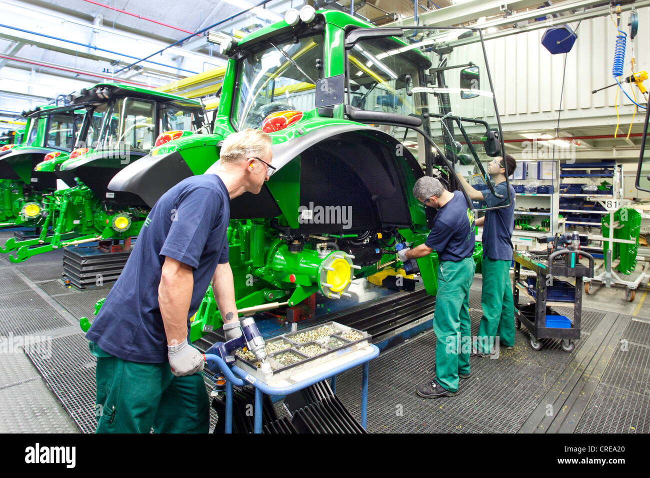 Assemblée des portes dans la section production du tracteur au siège européen de l'American agricultural machinery Banque D'Images