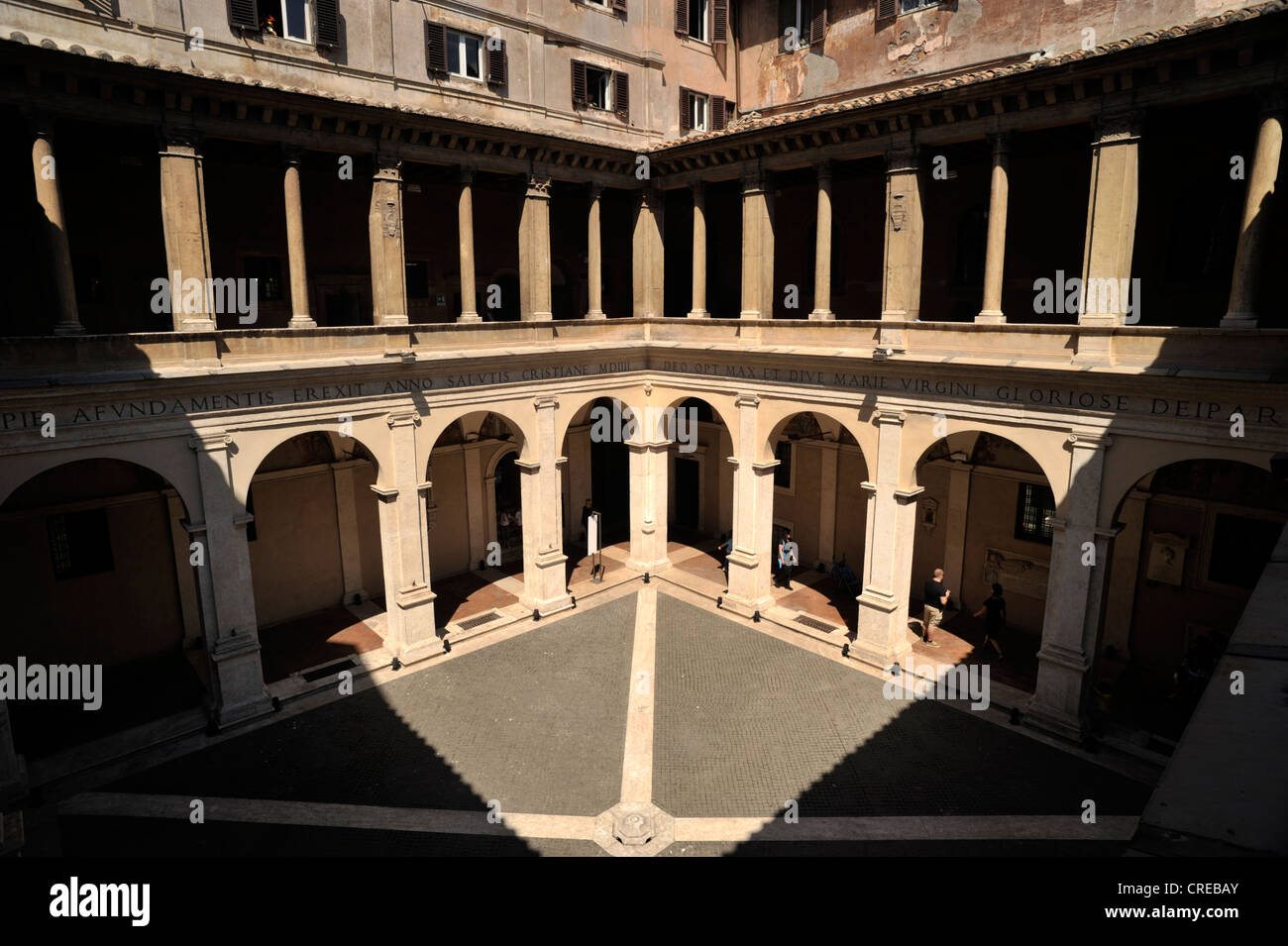 Italie, Rome, Chiostro del Bramante, Santa Maria della Pace, cloître Renaissance Banque D'Images