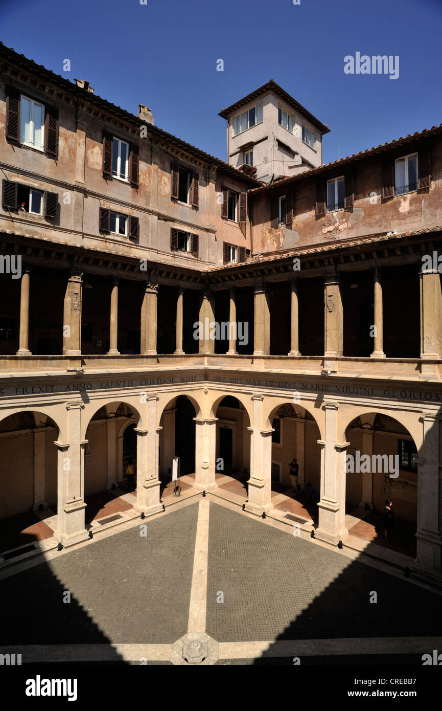 Italie, Rome, Chiostro del Bramante, Santa Maria della Pace, cloître Renaissance Banque D'Images