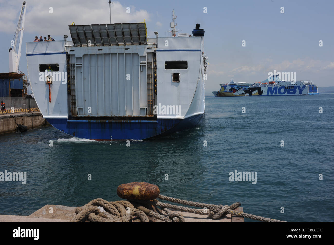 Ferry dans le port de Piombino, Italie Banque D'Images
