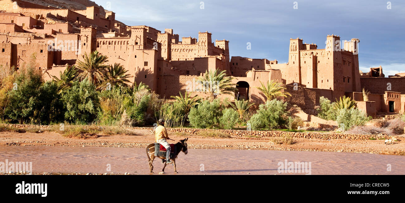 L'architecture d'adobe traditionnel berbère, la Kasbah à Aït Benhaddou, du patrimoine culturel mondial de l'UNESCO, le Maroc, l'Afrique Banque D'Images