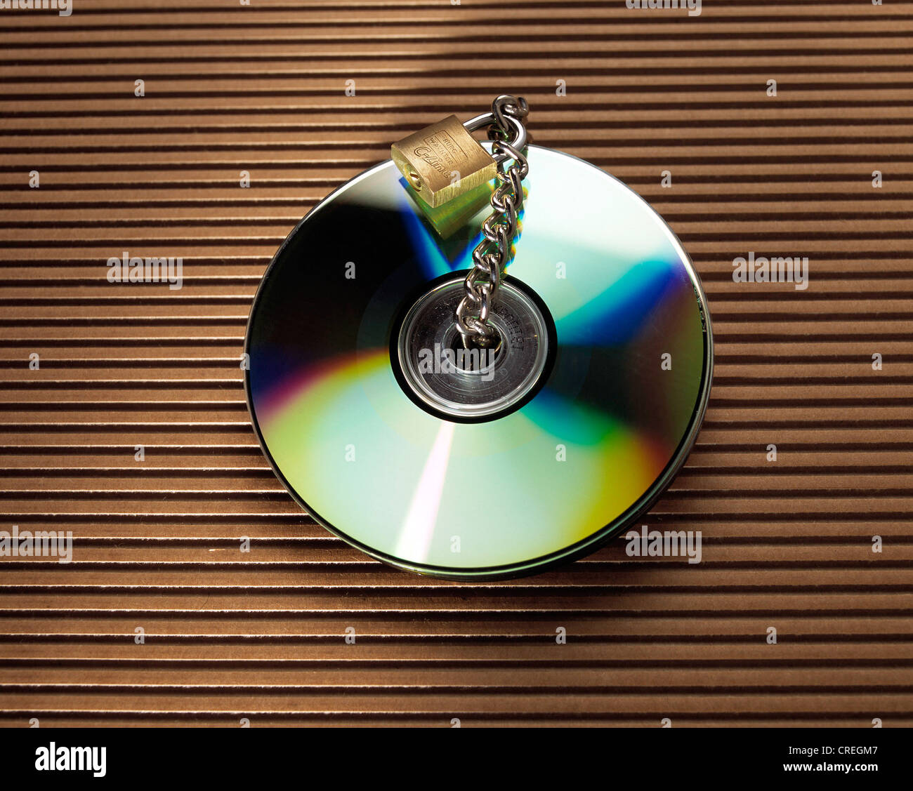 CD-ROM obtenu avec chaîne et cadenas Banque D'Images
