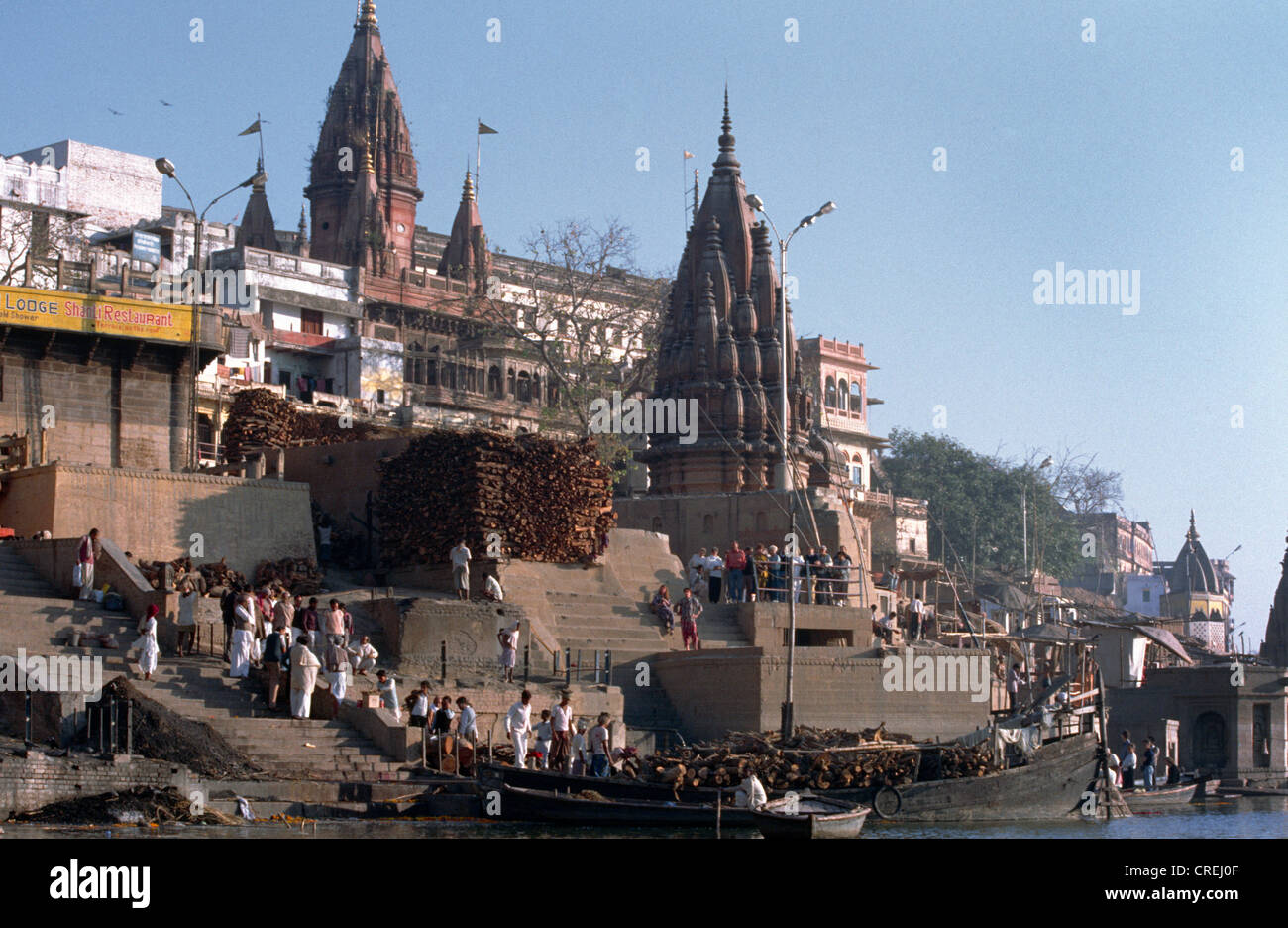 Temples le long du fleuve ganges Varanasi Inde Banque D'Images