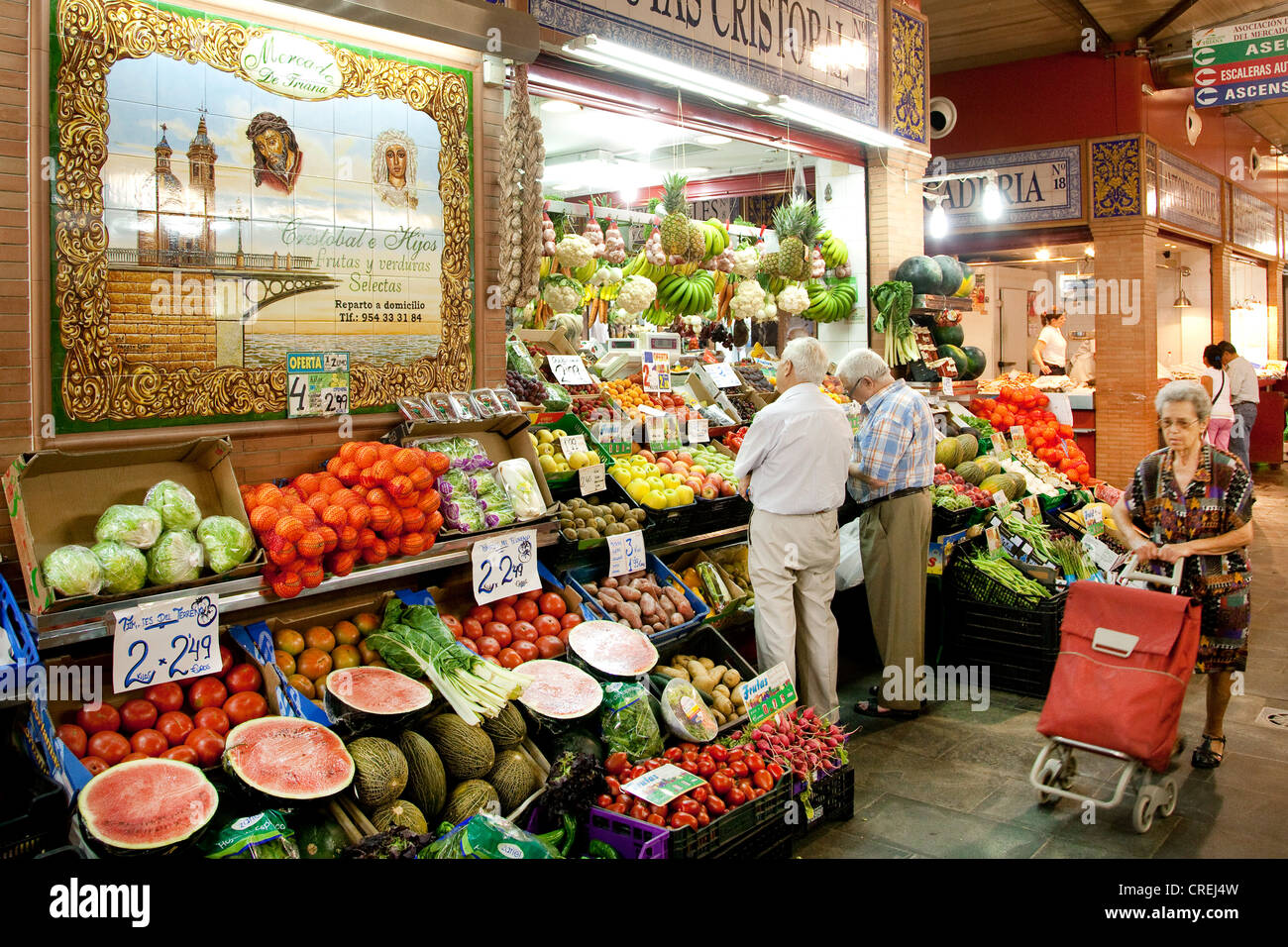 Halle, Mercado de Triana, avec des fruits et légumes, Séville, Andalousie, Espagne, Europe Banque D'Images