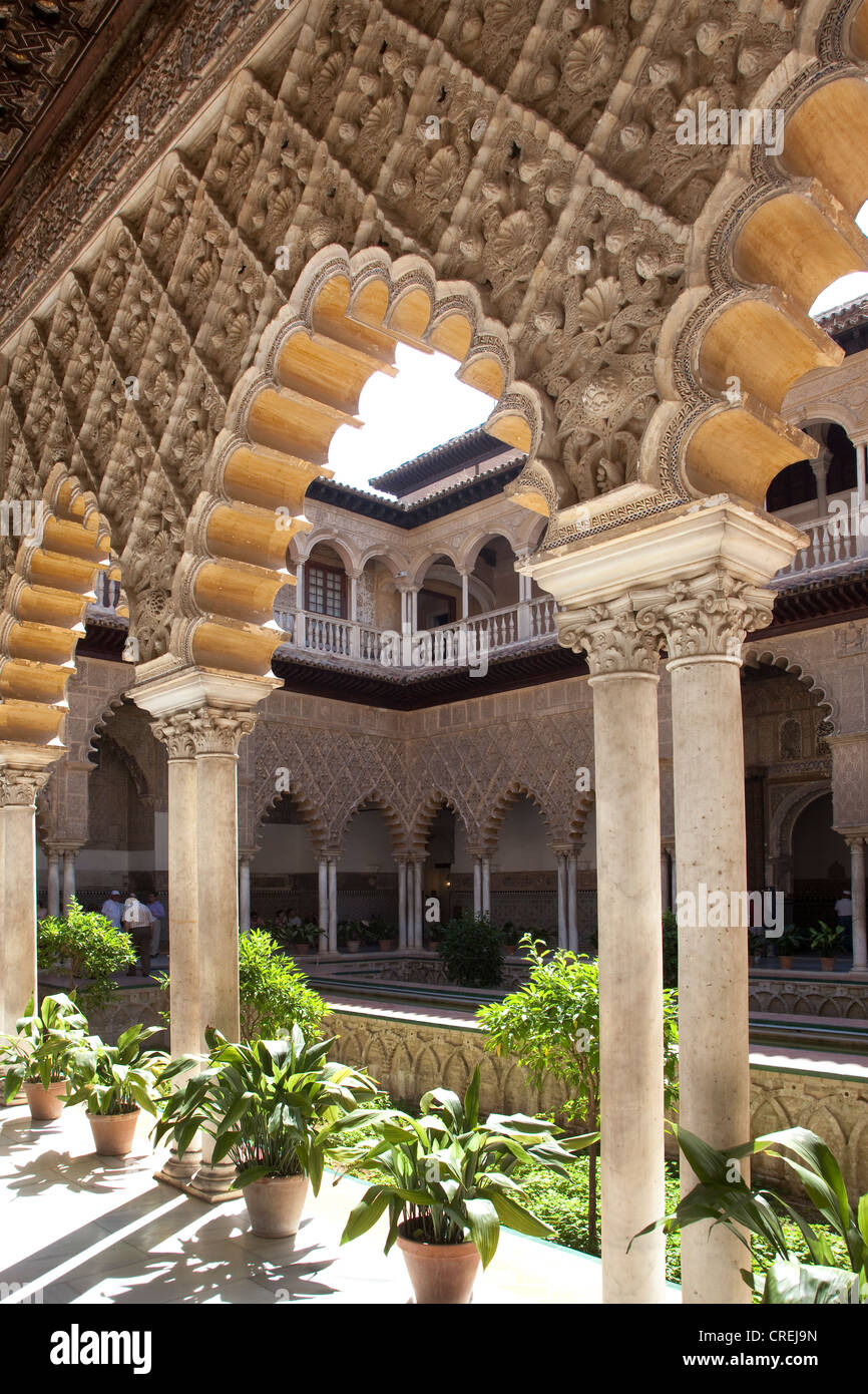 Ornementation mauresque sur le Patio de las dans l'apartment Doncellas Palais du Roi maure de l'Alcazar, Site du patrimoine mondial de l'UNESCO Banque D'Images