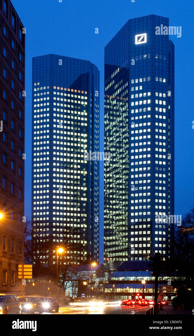 Siège de la Deutsche Bank AG par nuit, Frankfurt am Main, Hesse, Germany, Europe Banque D'Images
