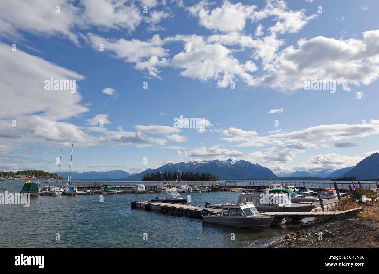 Le lac Atlin, port d'Atlin, en Colombie-Britannique, au Canada, l'Amérique Banque D'Images