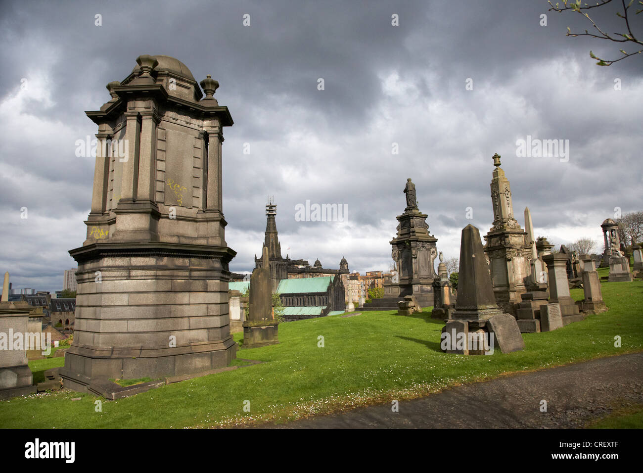 Monuments sur le sommet de la nécropole de Glasgow Ecosse Royaume-Uni cimetière victorien Banque D'Images