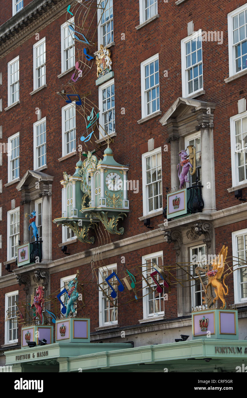 Magasin Fortnum and Mason façade avant. Route de Piccadilly. Londres, Angleterre Banque D'Images