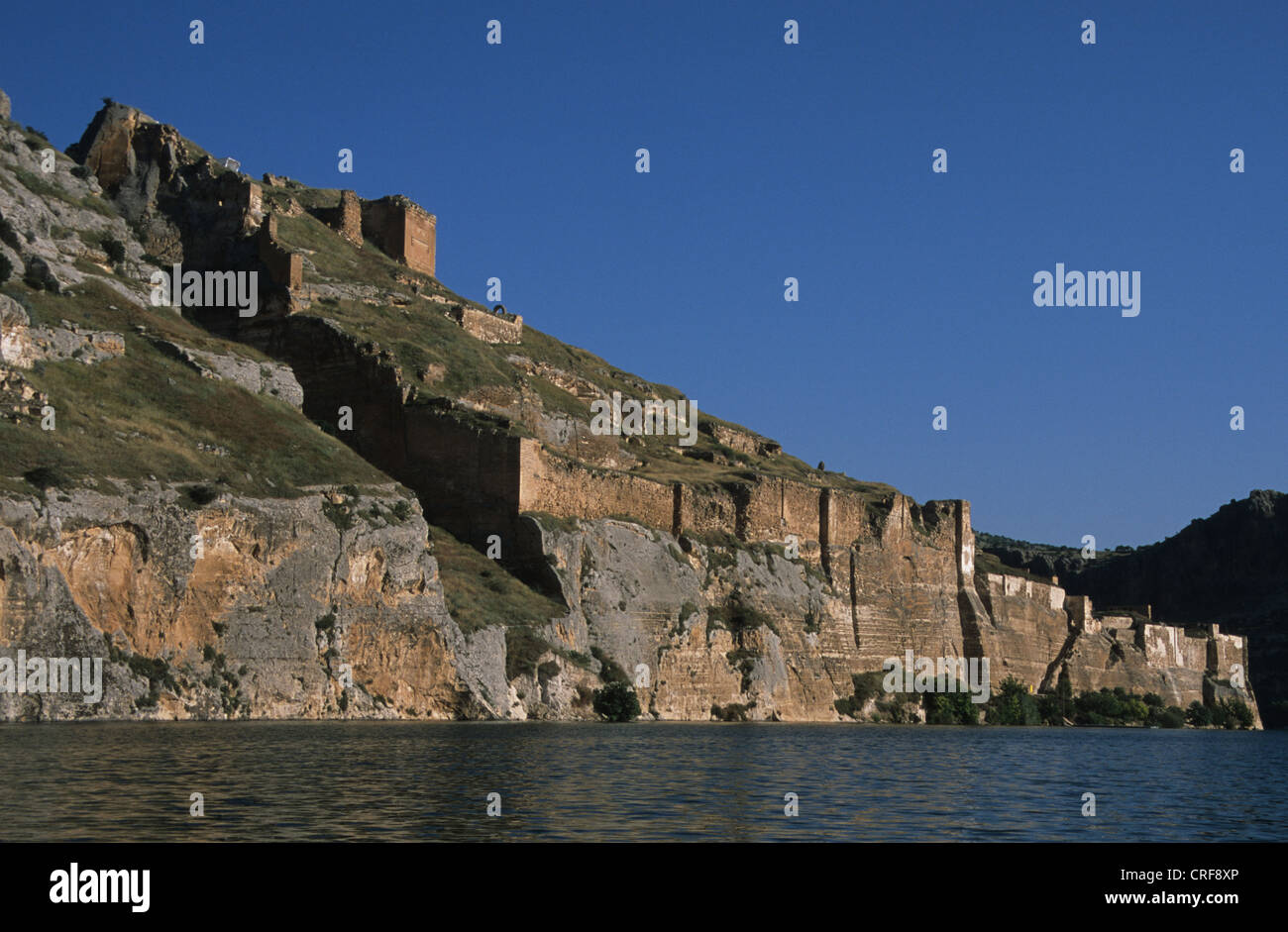 Ruines de la forteresse de Rumkale sur l'Euphrate près de Halfeti, province de Sanliurfa, Sud-est de la Turquie Banque D'Images