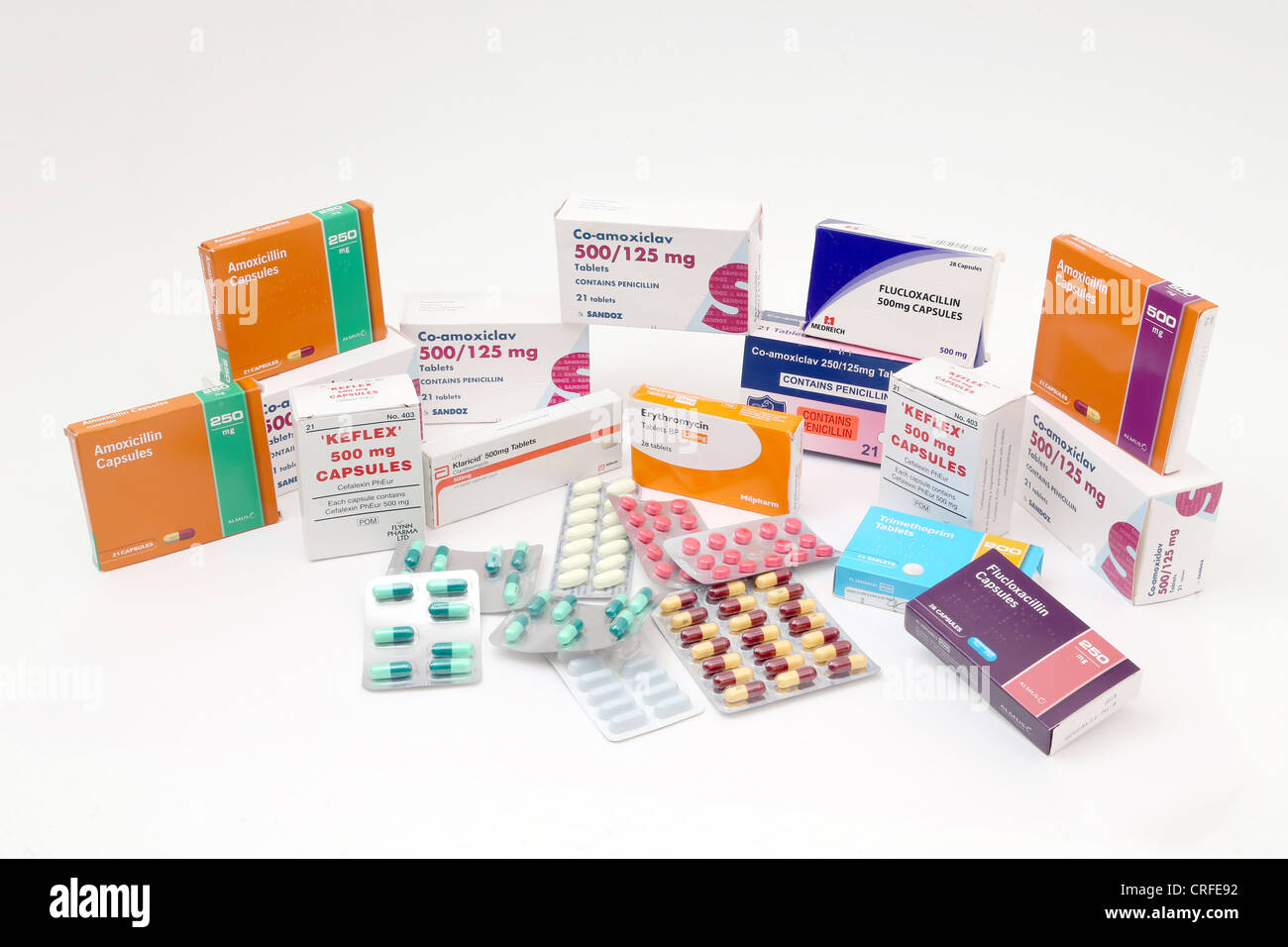Une collection d'antibiotiques dans les cases et en blister Banque D'Images