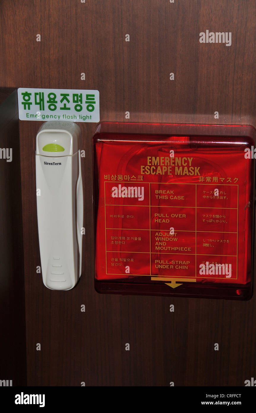 Masque d'évacuation d'urgence et d'urgence lumière flash dans chambre d'hôtel, Séoul, Corée du Sud Banque D'Images