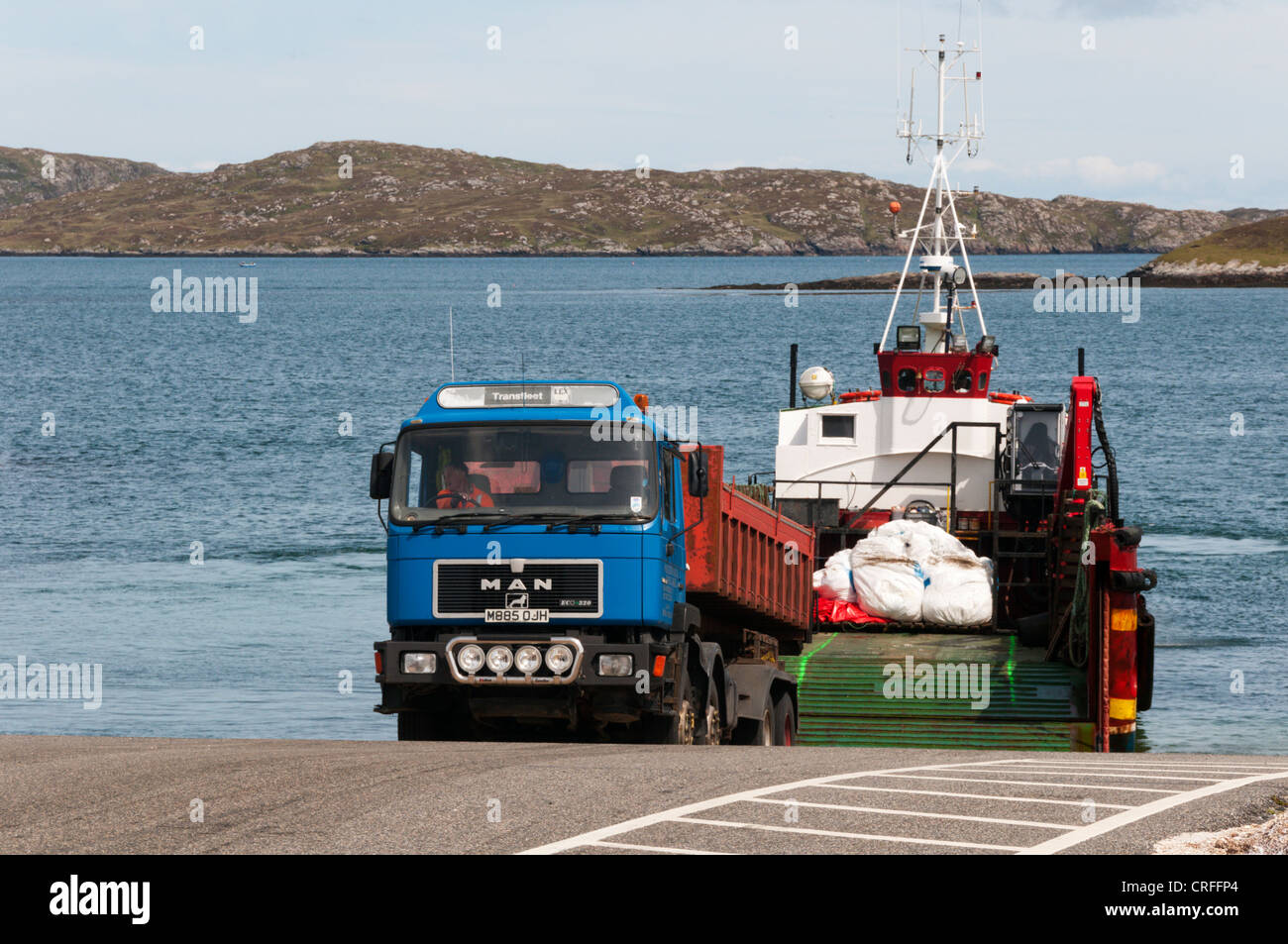La récolte "Anne", un petit roll-on roll-off pour Ferguson ferry Transport à Ardmhor jetée sur l'île de Barra. Banque D'Images