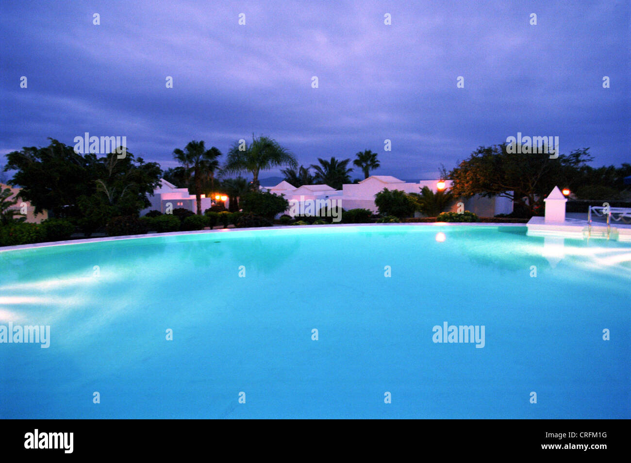 Playa Blanca, l'Espagne, le jeu de lumière à l'espace piscine Banque D'Images