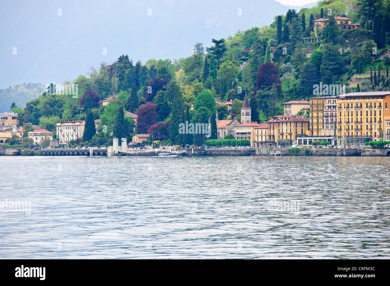 Tremezzo en face de Bellagio, en Ferry,Villas,Jardins,Destination populaire en été, le lac de Côme, les lacs italiens, Italie Banque D'Images