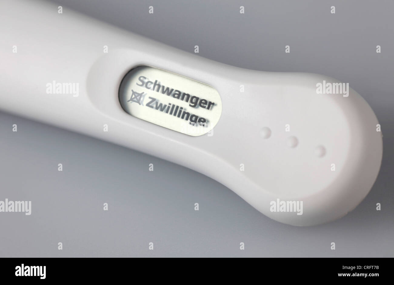Le diagnostic de la grossesse test de grossesse de jumeaux Banque D'Images