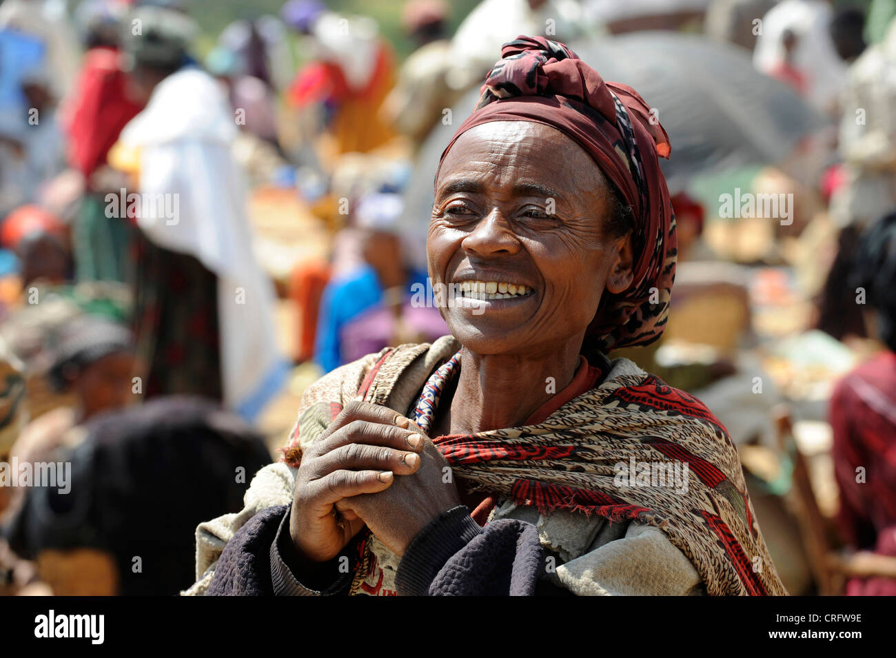 Laughing woman sur marché, Ethiopie Banque D'Images
