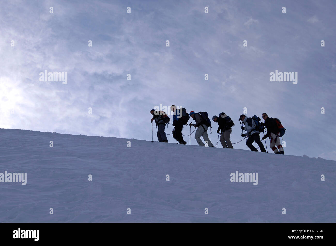 L'équipe d'une corde à une corde raide à pied, Suisse, Valais, l'Allalinhorn Banque D'Images