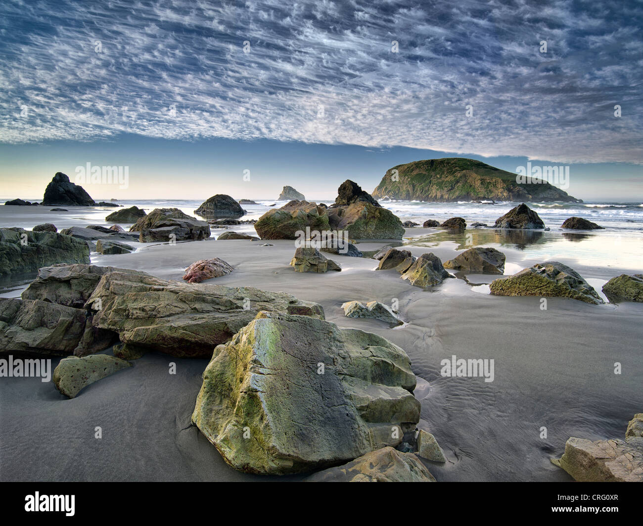 Plage et de nuages. Harris Beach State Park, New York Banque D'Images