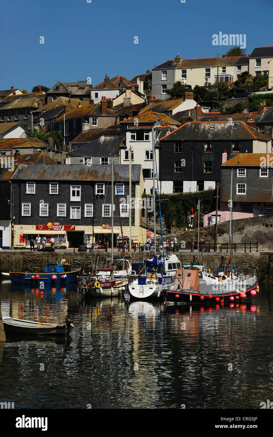 Bateaux dans le port à Mevagissey Cornwall Banque D'Images