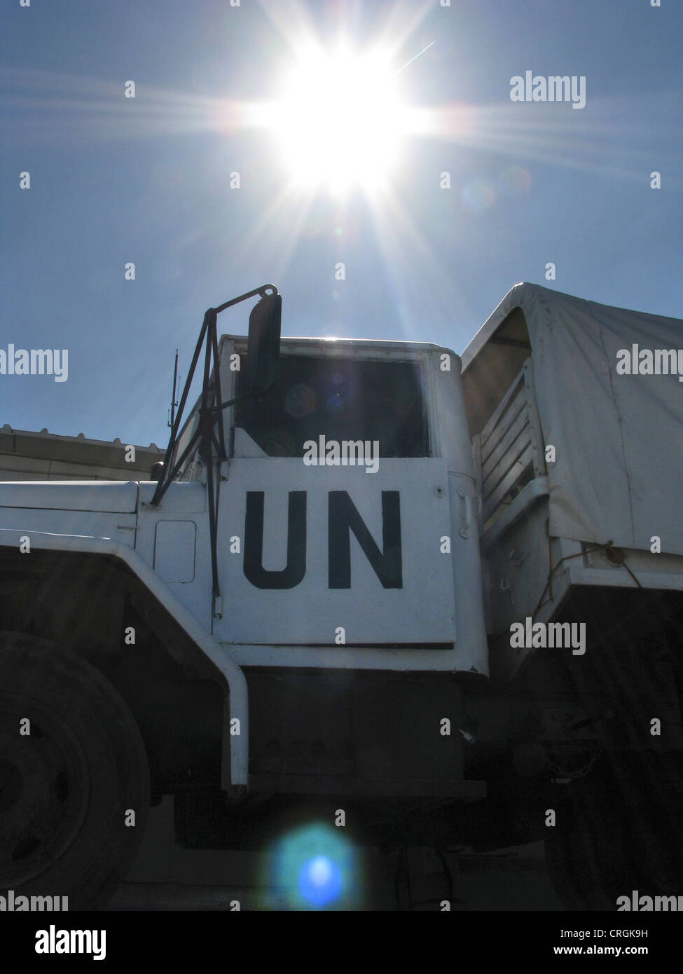 Camion de l'ONU de la "Mission de stabilisation des Nations Unies en Haïti' gratuit sous le soleil de plomb , Haïti, Provine de l'Ouest, Port-au-Prince Banque D'Images