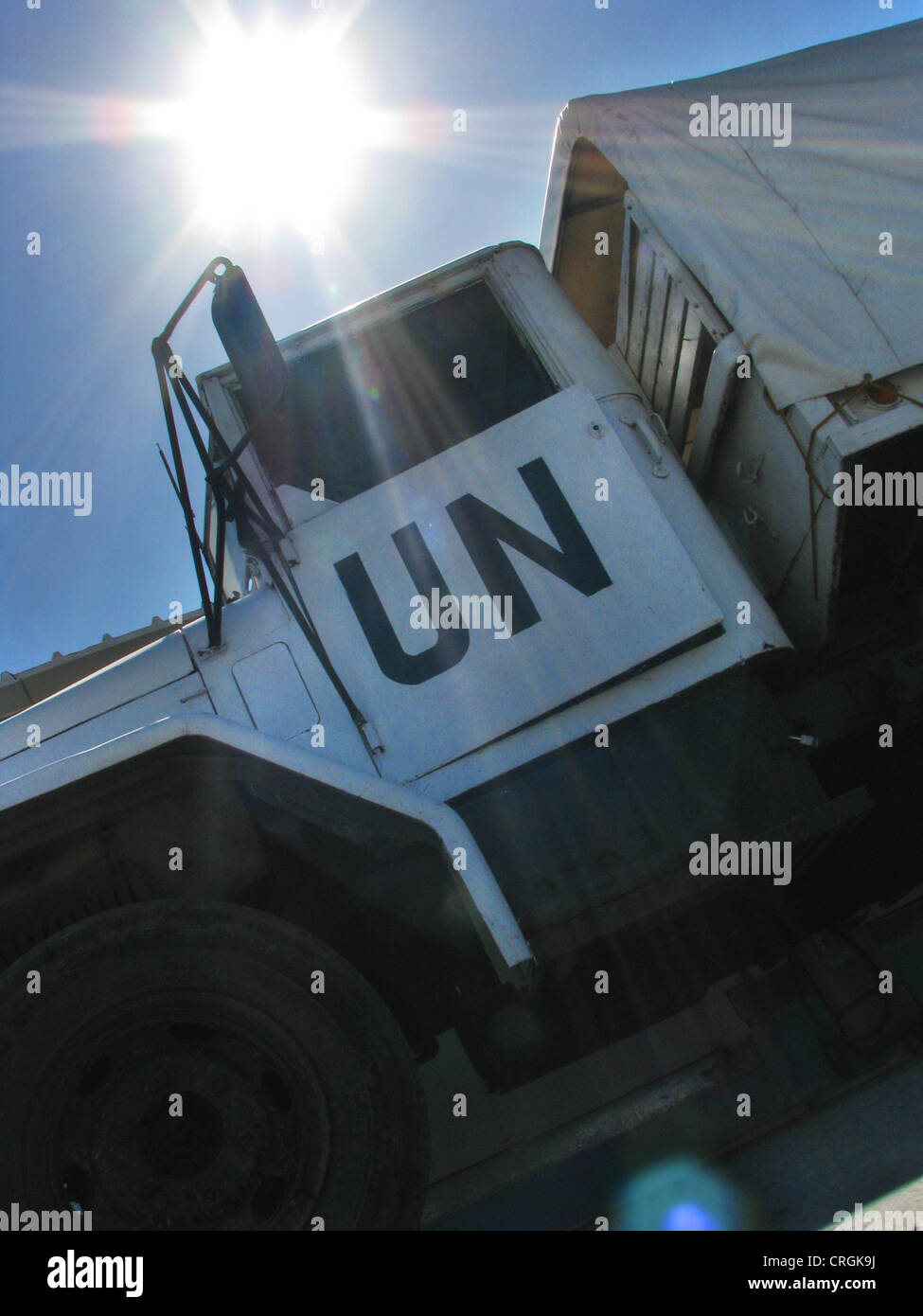 Camion de l'ONU de la "Mission de stabilisation des Nations Unies en Haïti' gratuit sous le soleil de plomb , Haïti, Provine de l'Ouest, Port-au-Prince Banque D'Images