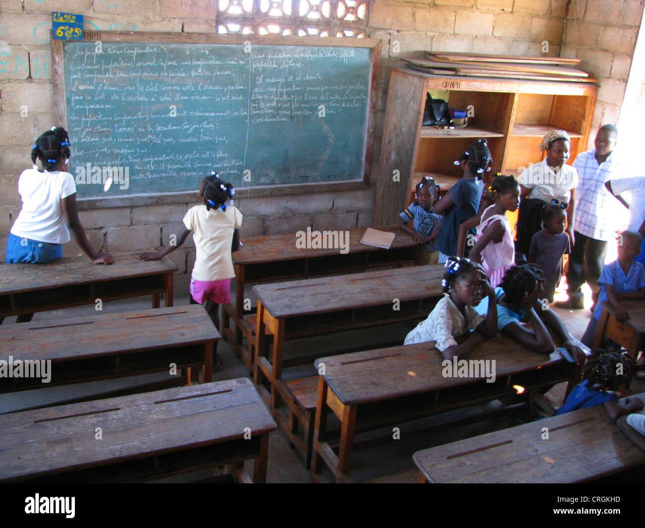Les membres civils de la "Mission de stabilisation des Nations Unies en Haïti pour visiter l'école, Haïti, Grande Anse, les îles Cayemites Banque D'Images
