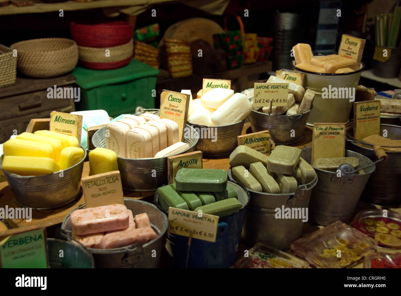 Soap stand at market Banque de photographies et d'images à haute résolution  - Alamy