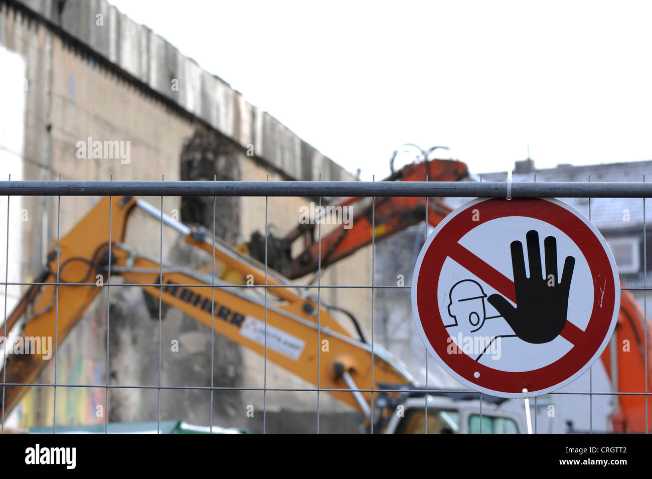 Panneau d'avertissement sur un site de construction, l'Allemagne, en Rhénanie du Nord-Westphalie, Wuppertal Banque D'Images