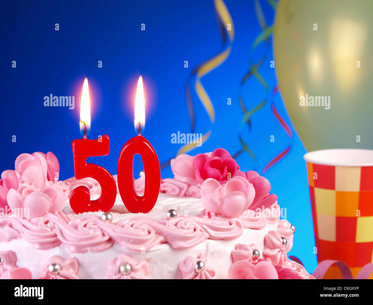 Anniversaire Anniversaire Gateau Avec 50 Bougies Montrant Nr Photo Stock Alamy Anniversaire Anniversaire Gateau Avec 50 Bougies Montrant Nr Photo Stock Alamy