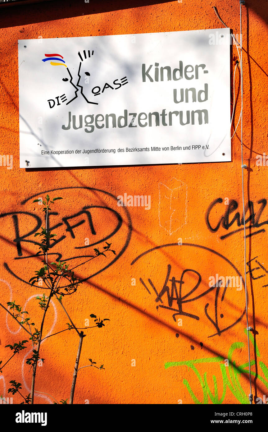 Berlin, Allemagne. Les enfants et les jeunes Centre / Kinder- und Jugendzentrum. Le Graffiti Banque D'Images
