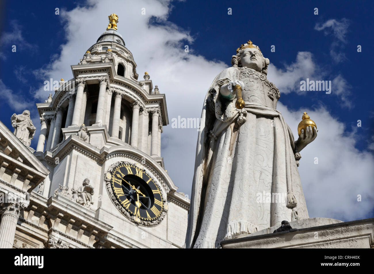 Monument de la reine Anne, St Paul's Cathedral, London, UK. Banque D'Images