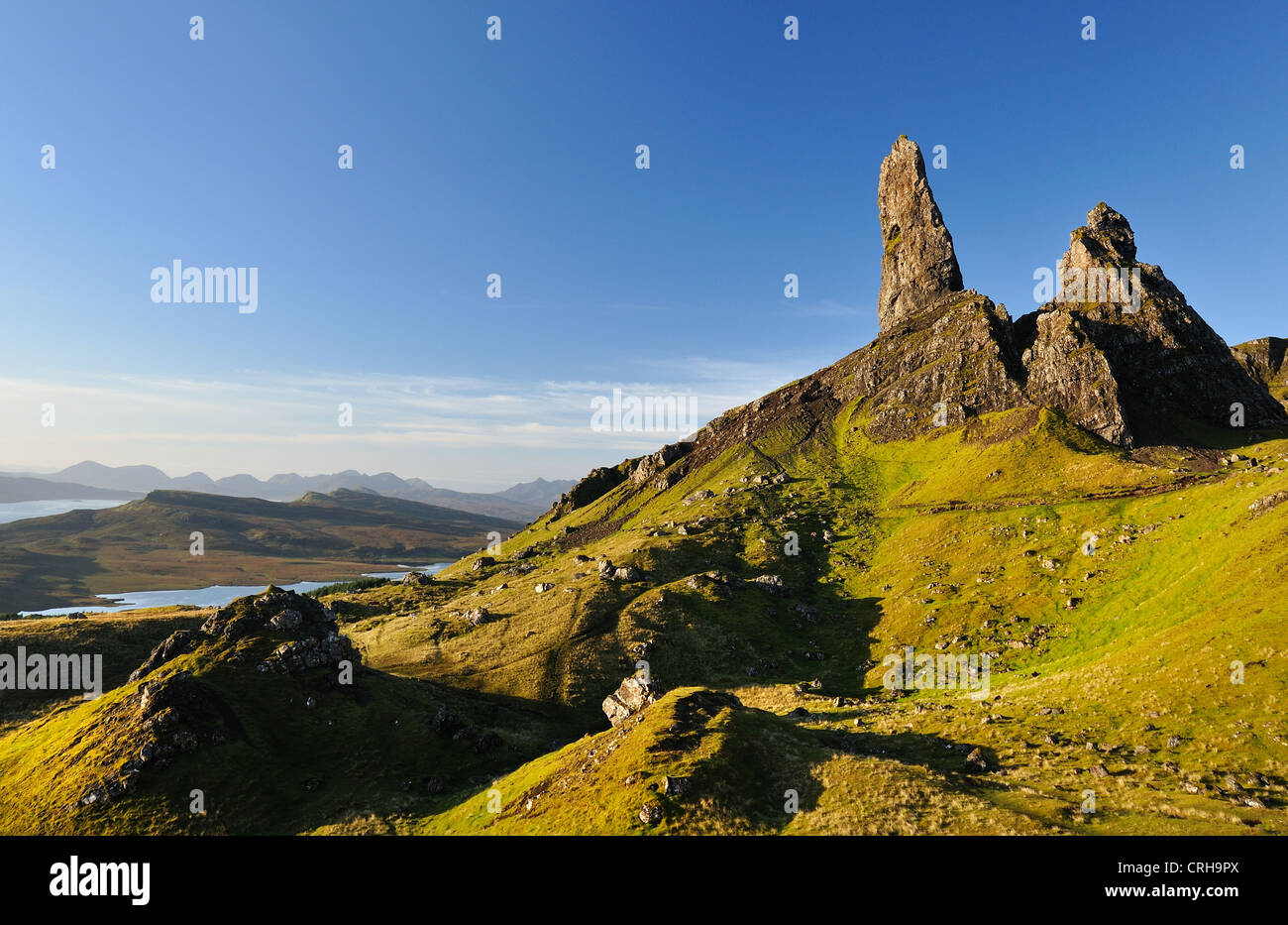 Le vieil homme de Storr baigné de soleil tôt le matin Banque D'Images