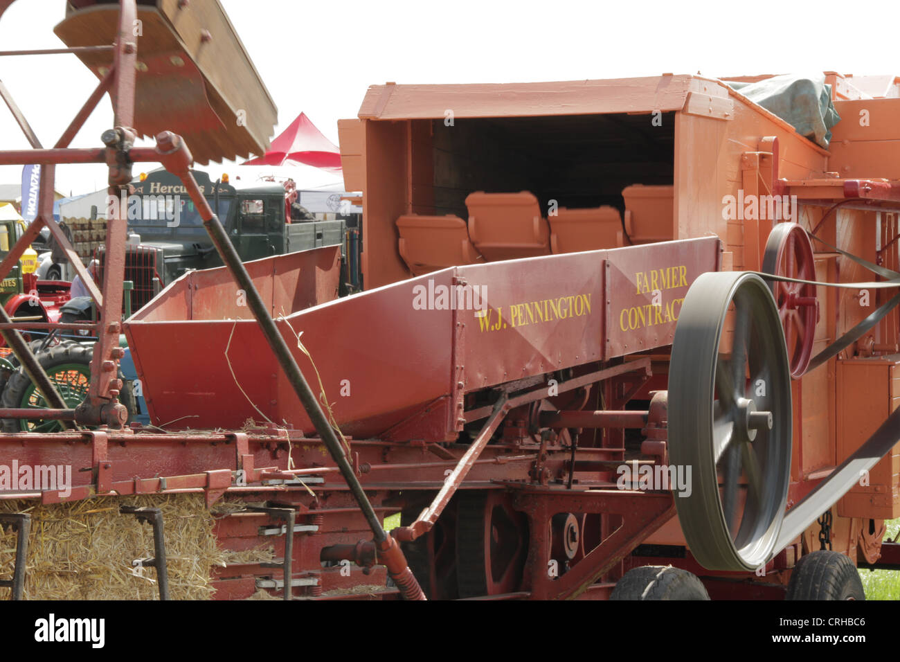 W j pennington vintage farm hay ramasseuse-presse Banque D'Images