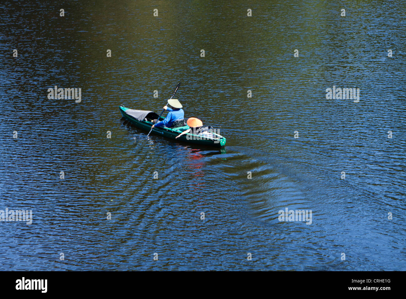 Pagaie de kayak sur le lac du parc de la Mauricie, Québec, Canada Banque D'Images