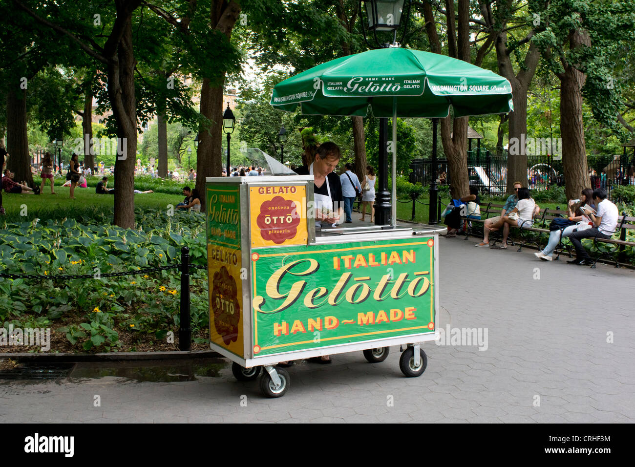 Gelato panier vendre des glaces italiennes à Washington Square Park, Greenwich Village, New York City Banque D'Images