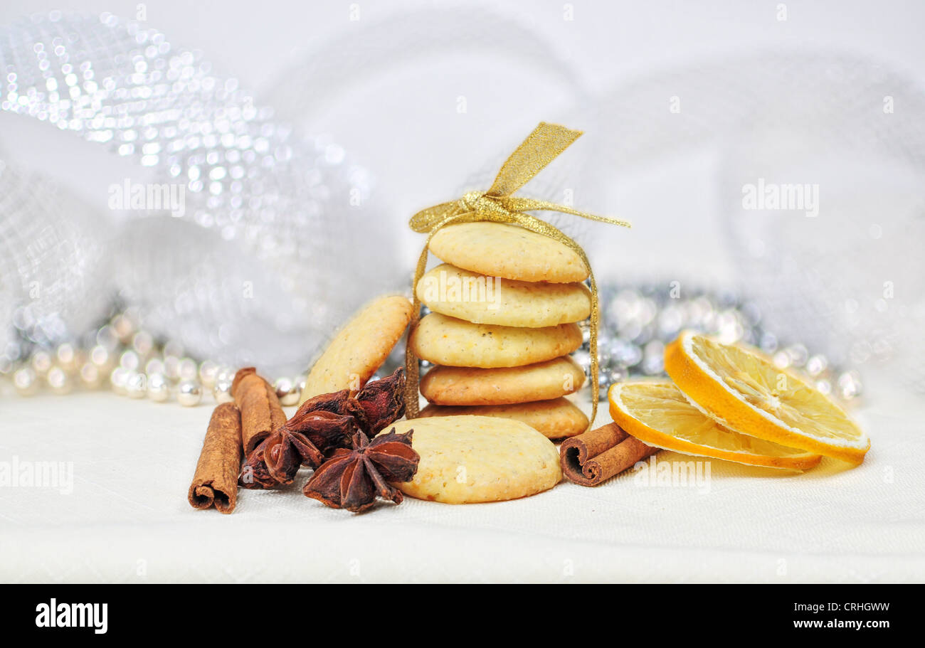 Décoration de Noël avec des cookies au gingembre Banque D'Images