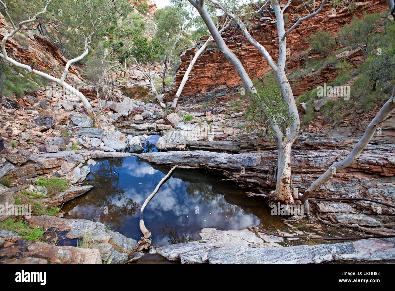 Gorge à Chalet Serpentine barrage dans les West MacDonnell Ranges Banque D'Images