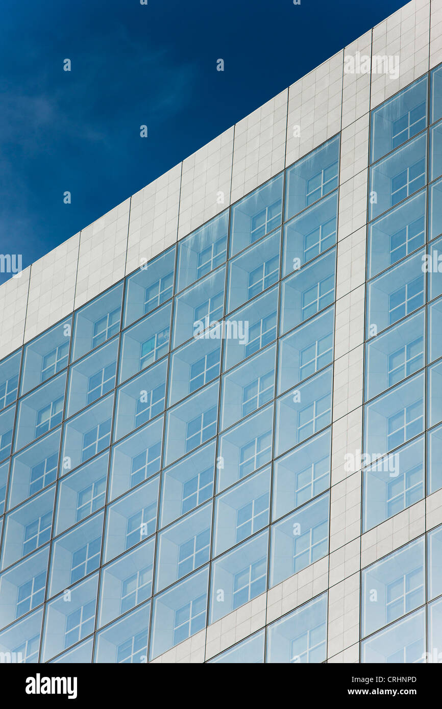 Close-up de texte peint sur la façade de l'immeuble Banque D'Images