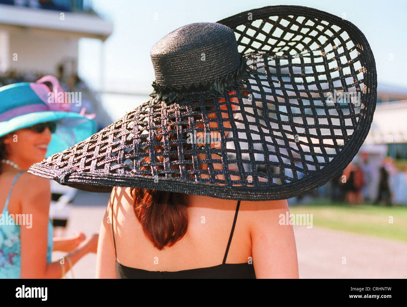 Dubaï, Émirats arabes unis, de beaux chapeaux, des belles femmes Photo  Stock - Alamy