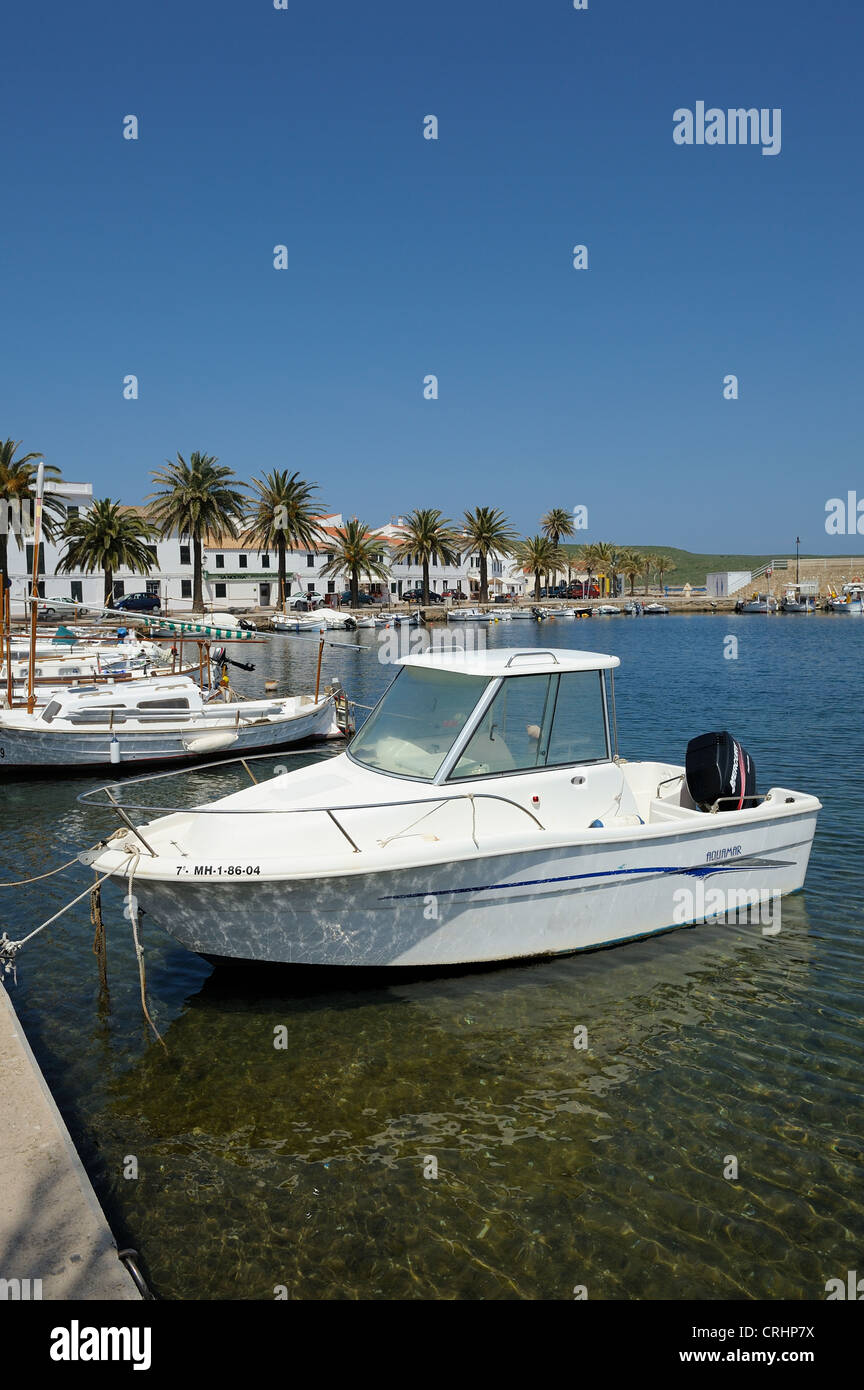 Bateaux dans le port fornells minorque îles Baléares Espagne Banque D'Images