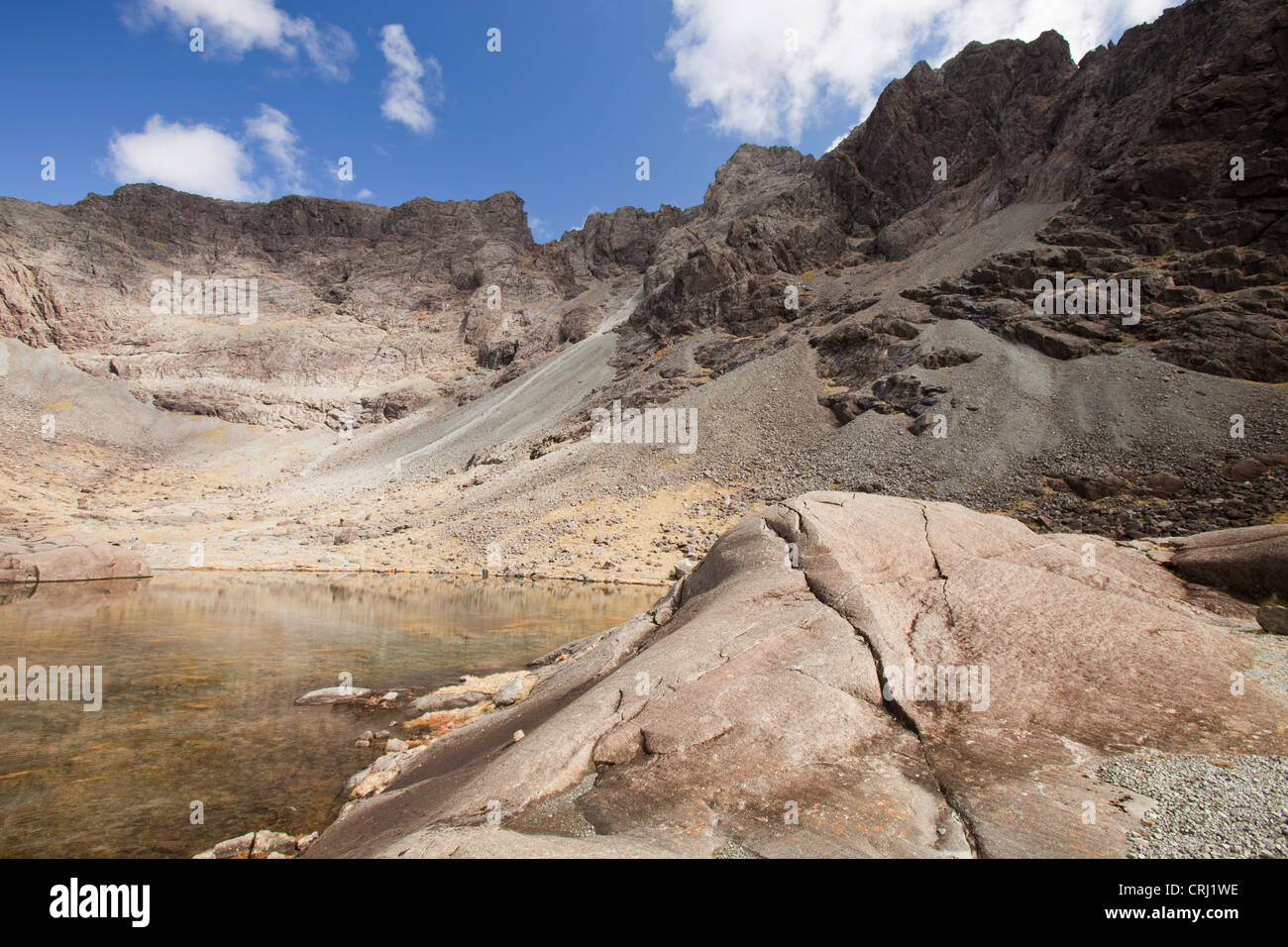 Coire Lagan ci-dessous Sgurr Dearg dans les montagnes Cuillin, Isle of Skye, Scotland, UK. Banque D'Images