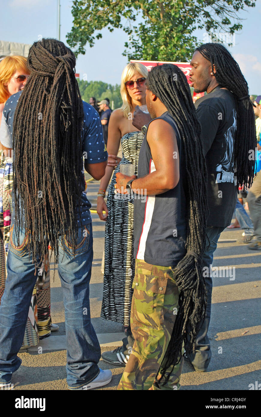 Les hommes avec des dreadlocks sur music festival Summerjam 2009, plus grand festival de reggae en Europe Banque D'Images