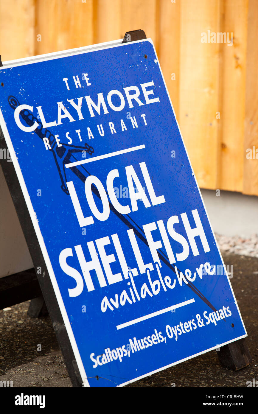 Un conseil local de la publicité des crustacés dans un restaurant à Broadford, Isle of Skye, Scotland, UK. Banque D'Images