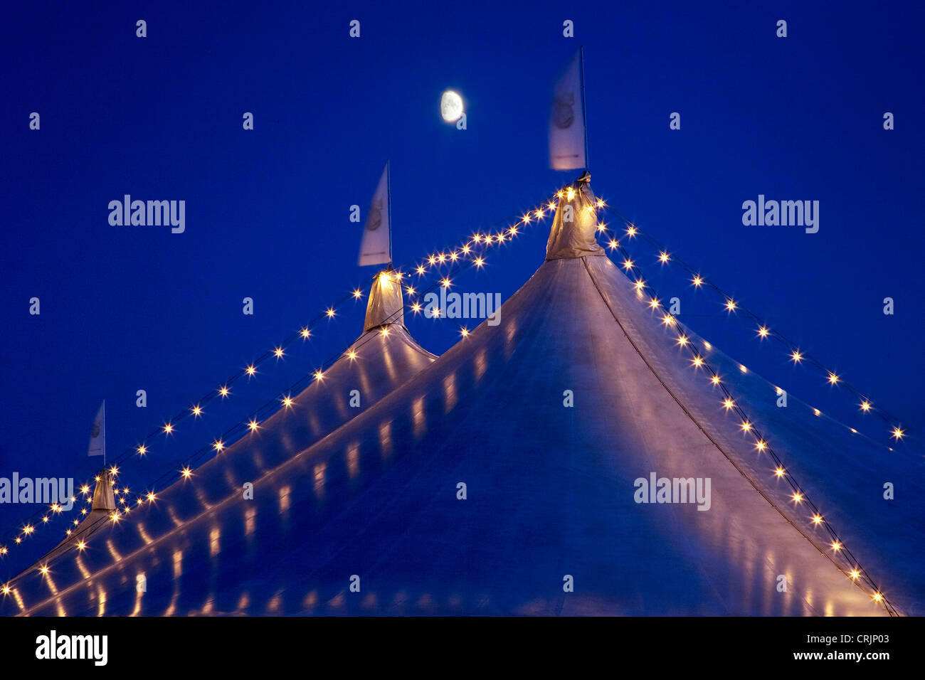 Festival de musique en tente, Zeltfestival, au lac bleu à Witten-Heven Kemnade en heure avec lune, en Allemagne, en Rhénanie du Nord-Westphalie, Ruhr, Witten Banque D'Images